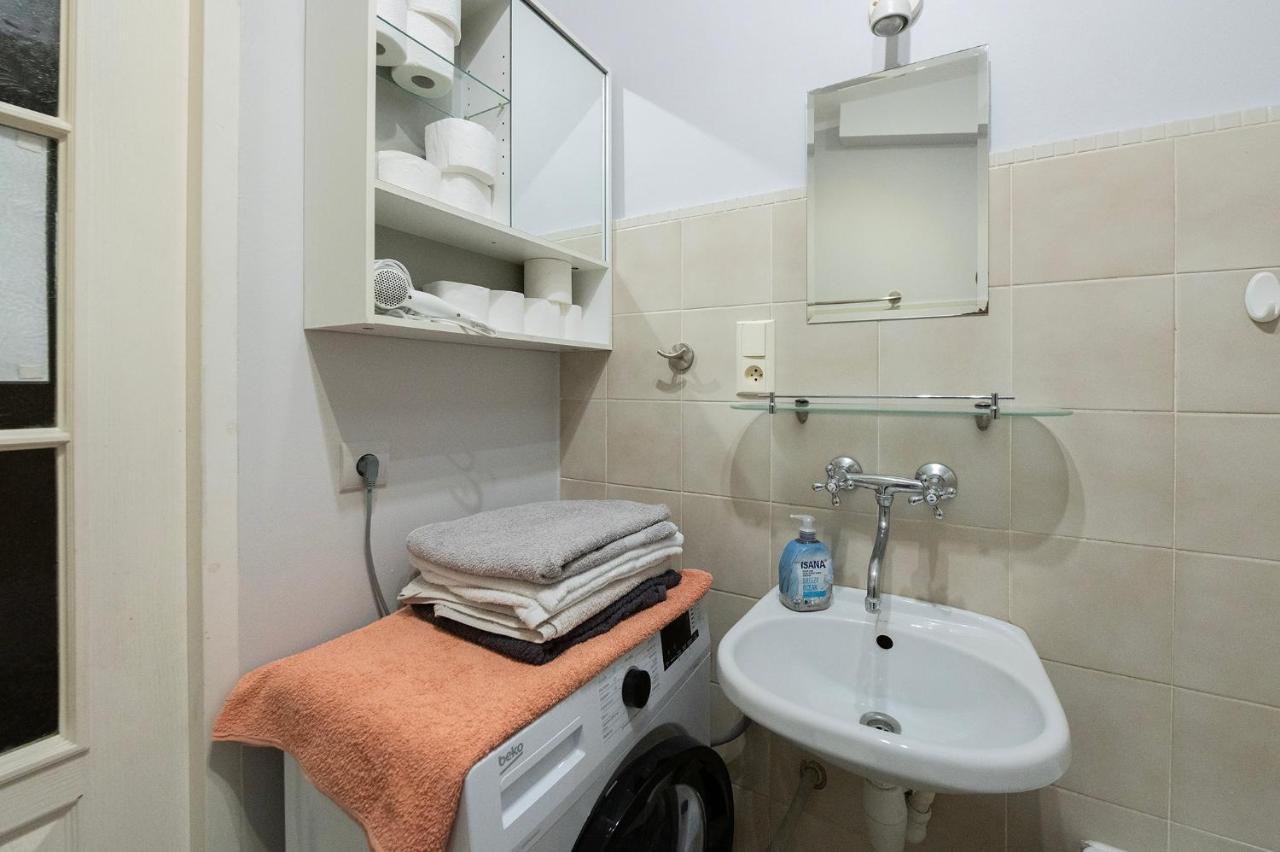 Studio In City Centre Free Parking وودج المظهر الخارجي الصورة